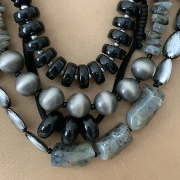 Multistrand bead necklace - Picture 2 of 6